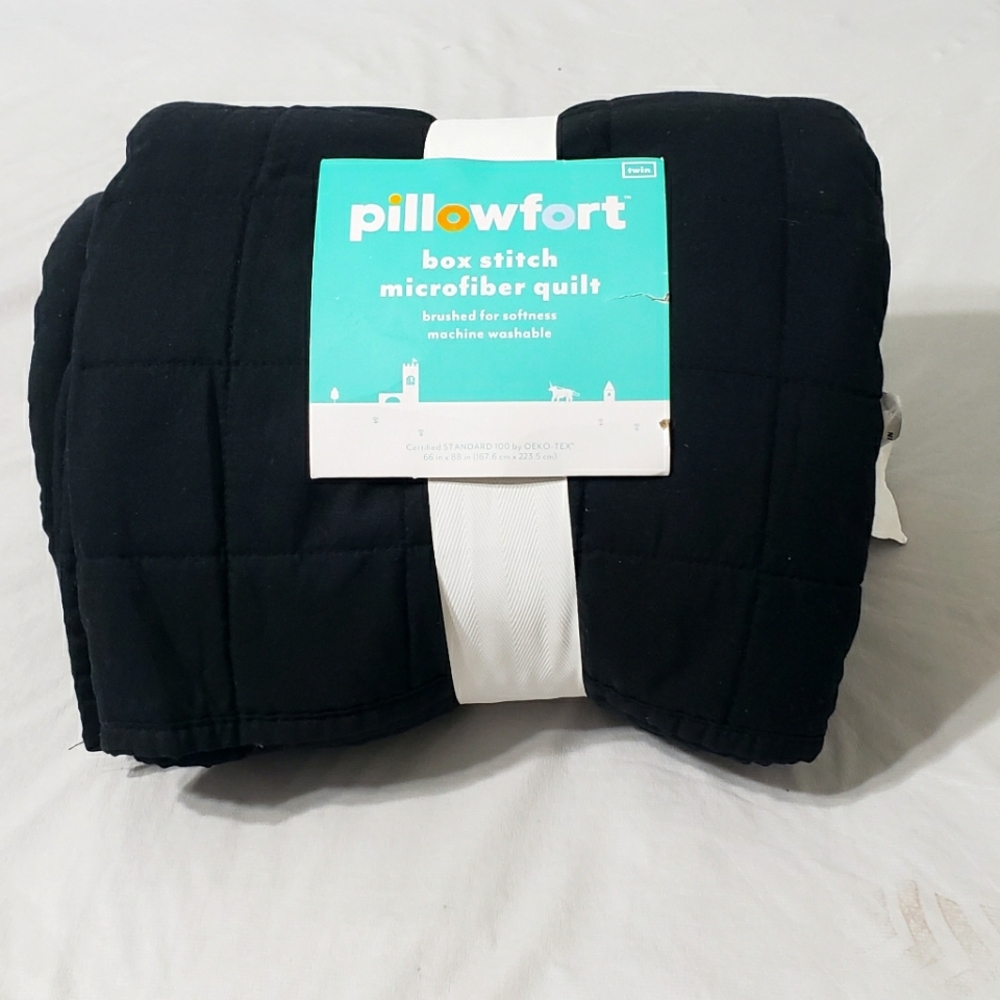 Pillowfort boxstitch microfiber quilt blanket (twin)